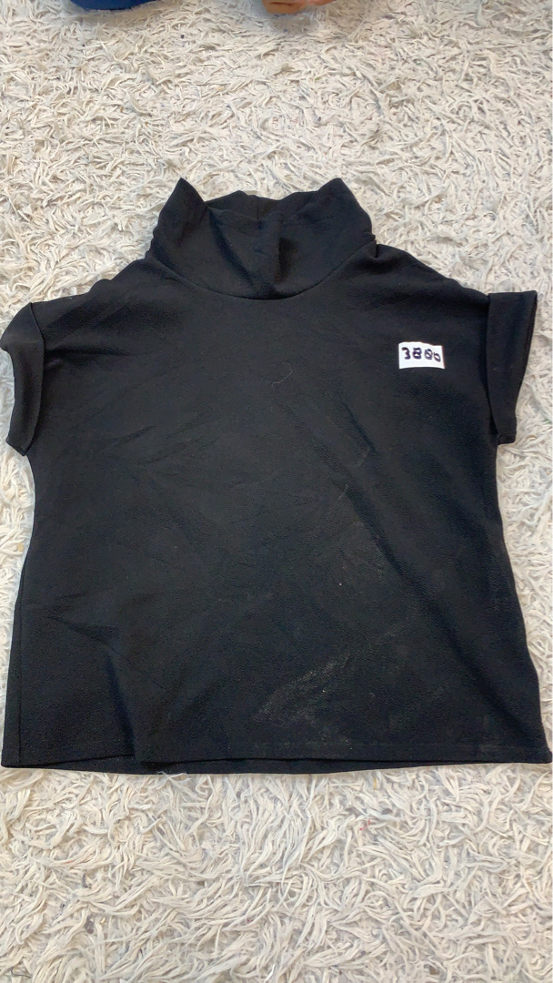 Top de Manga Corta Negro de Cuello Alto