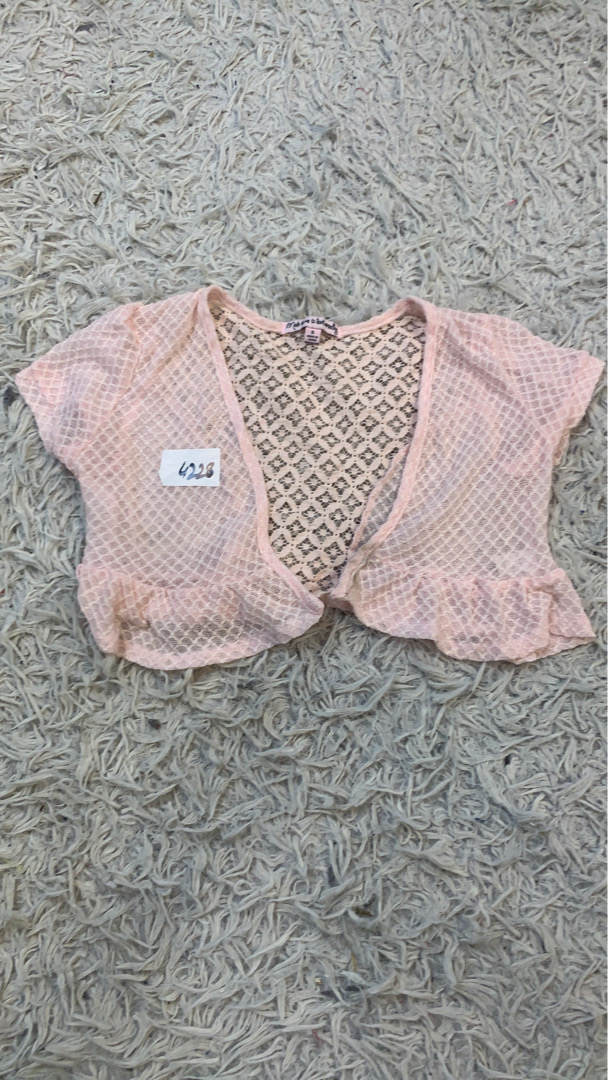 Bolero de encaje rosa