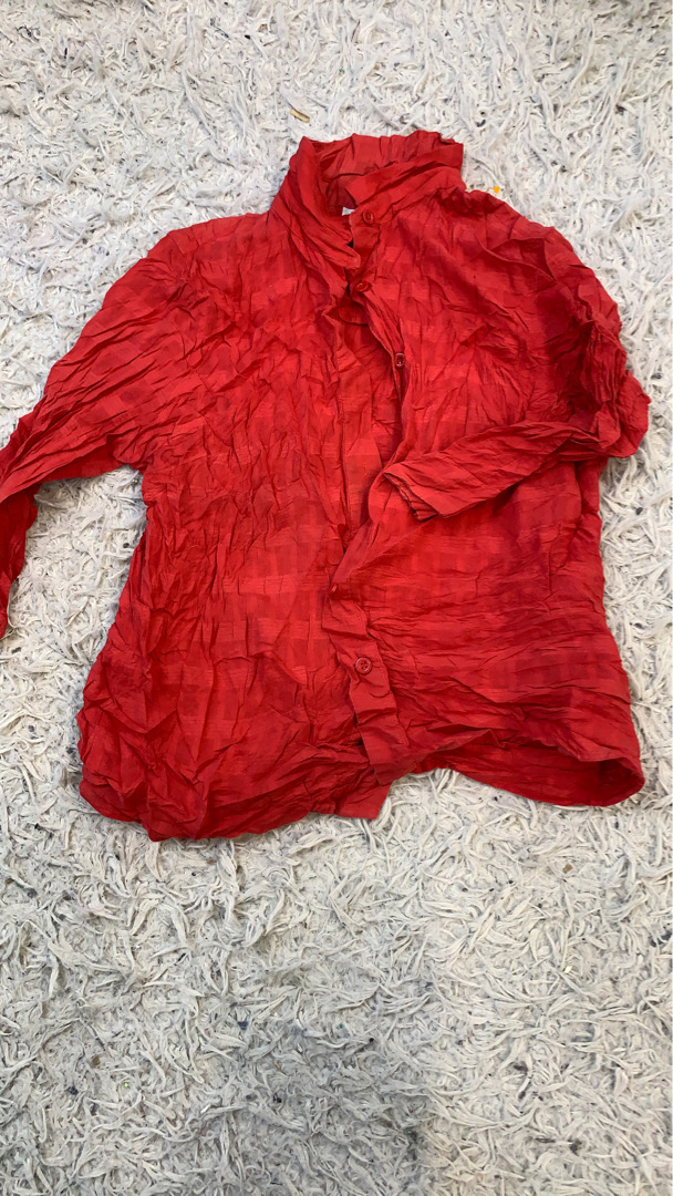 Chemise à boutons rouge texturée