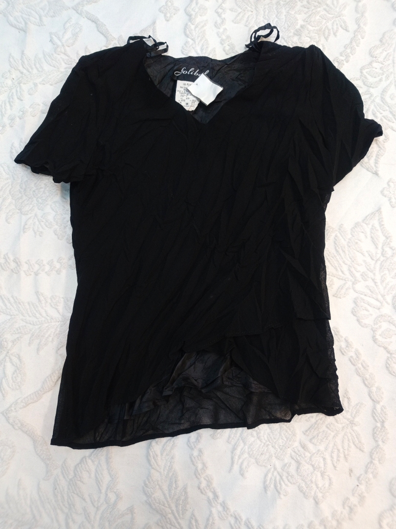 Top Nero a Maniche Corte Stratificato