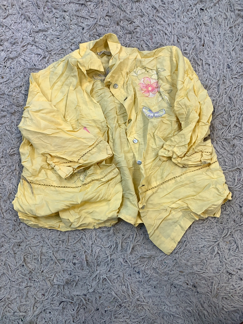 Blouse brodée jaune