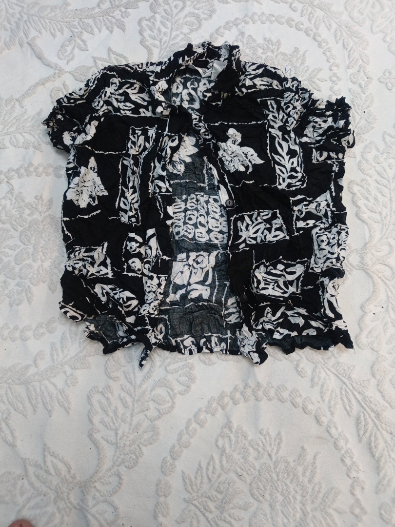 Haut fleuri noir et blanc