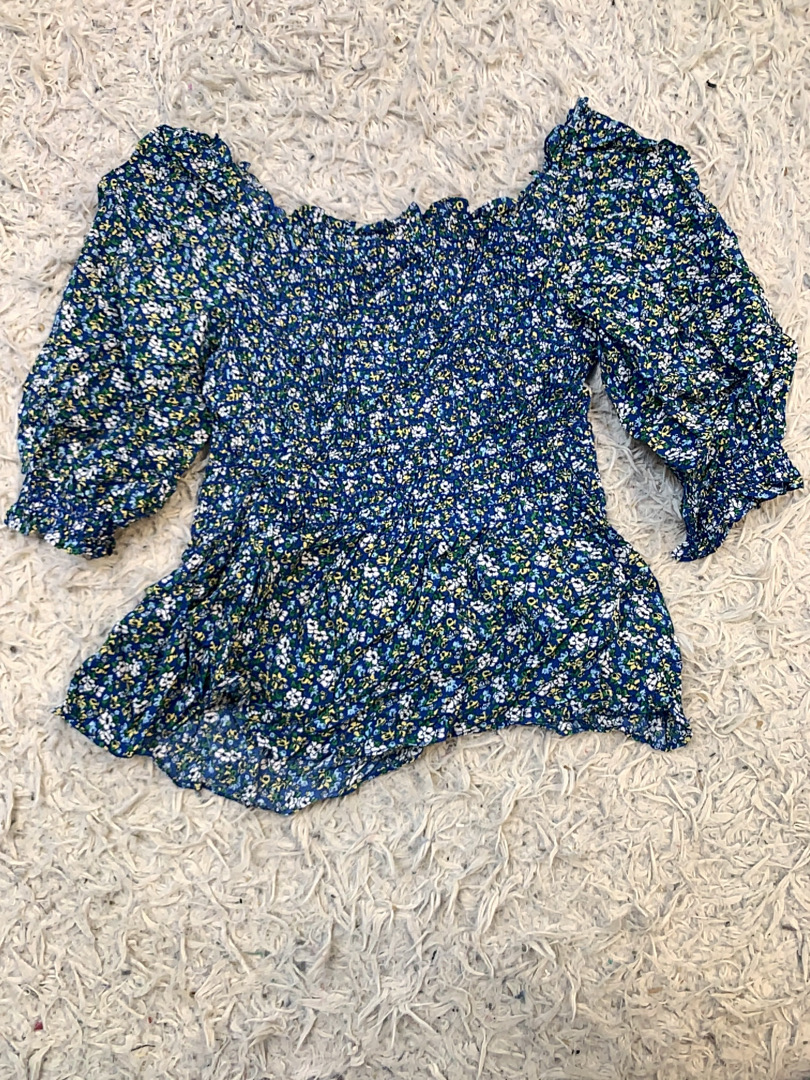フローラルオフショルダートップ