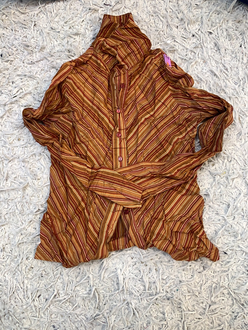 Top a maniche lunghe a righe