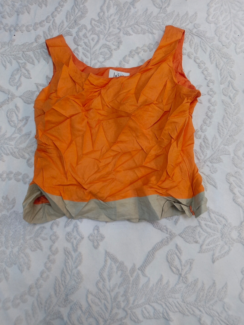 オレンジタンクトップ