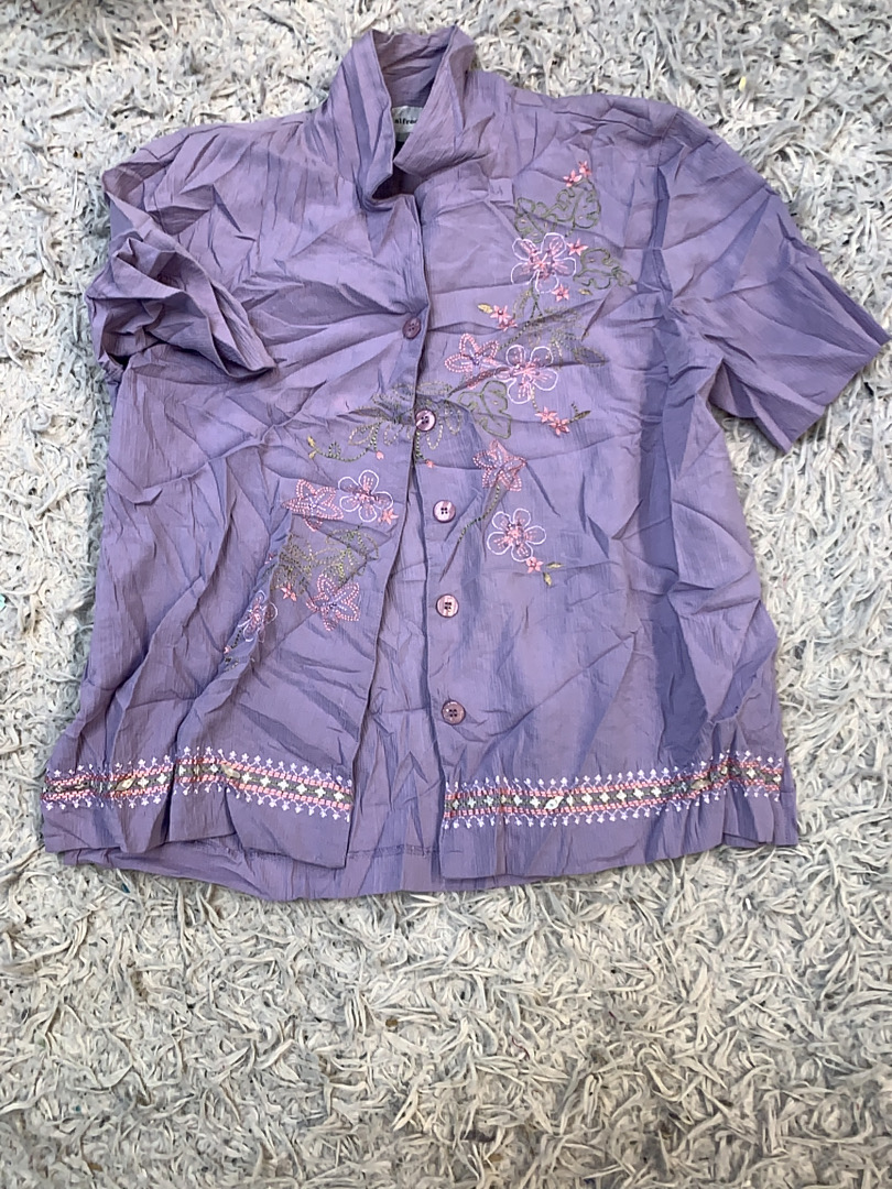 刺繍入りラベンダーブラウス