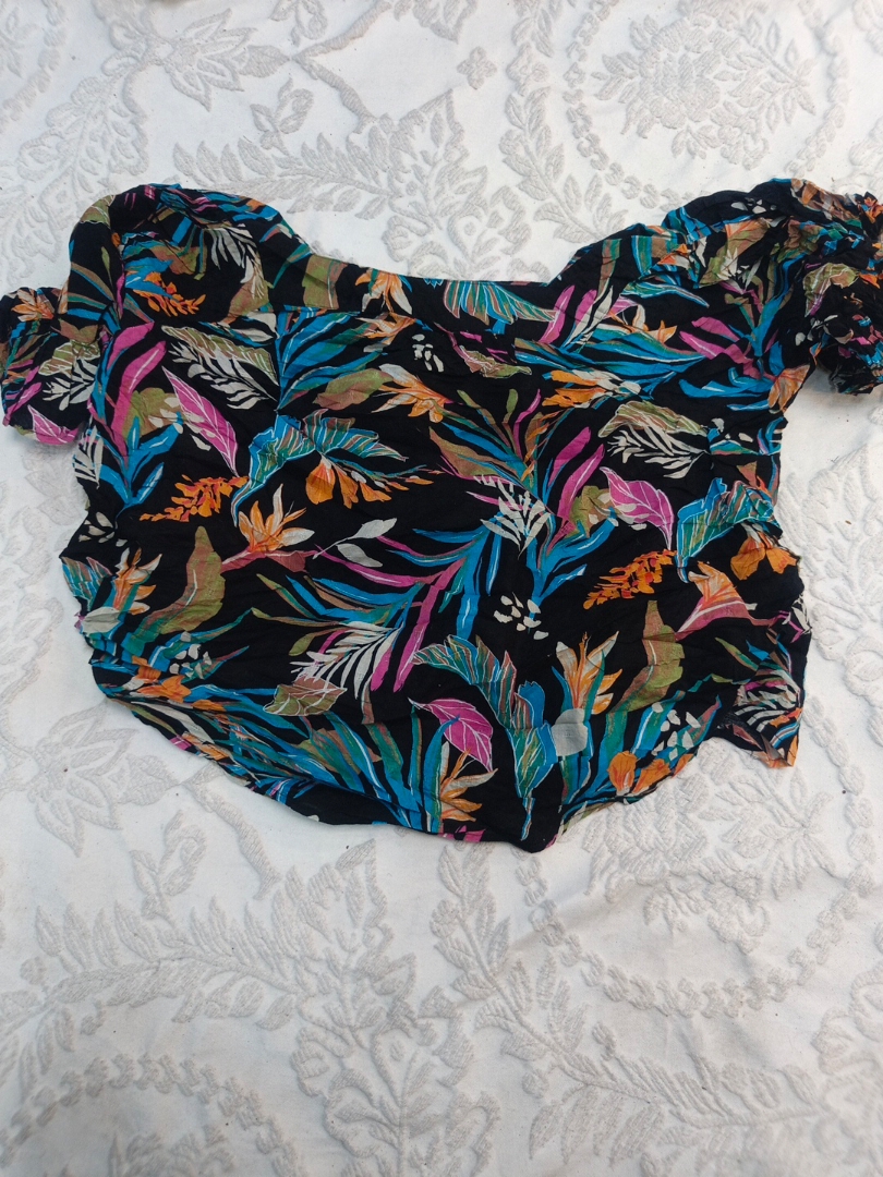 Top à motif tropical décolleté