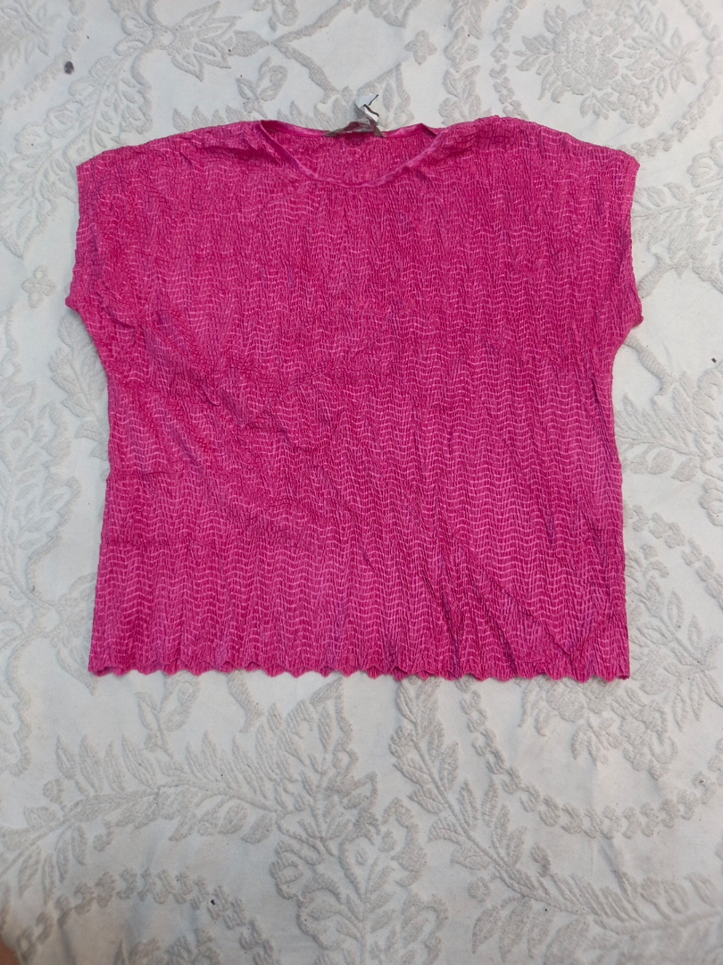 ピンクのノースリーブトップ