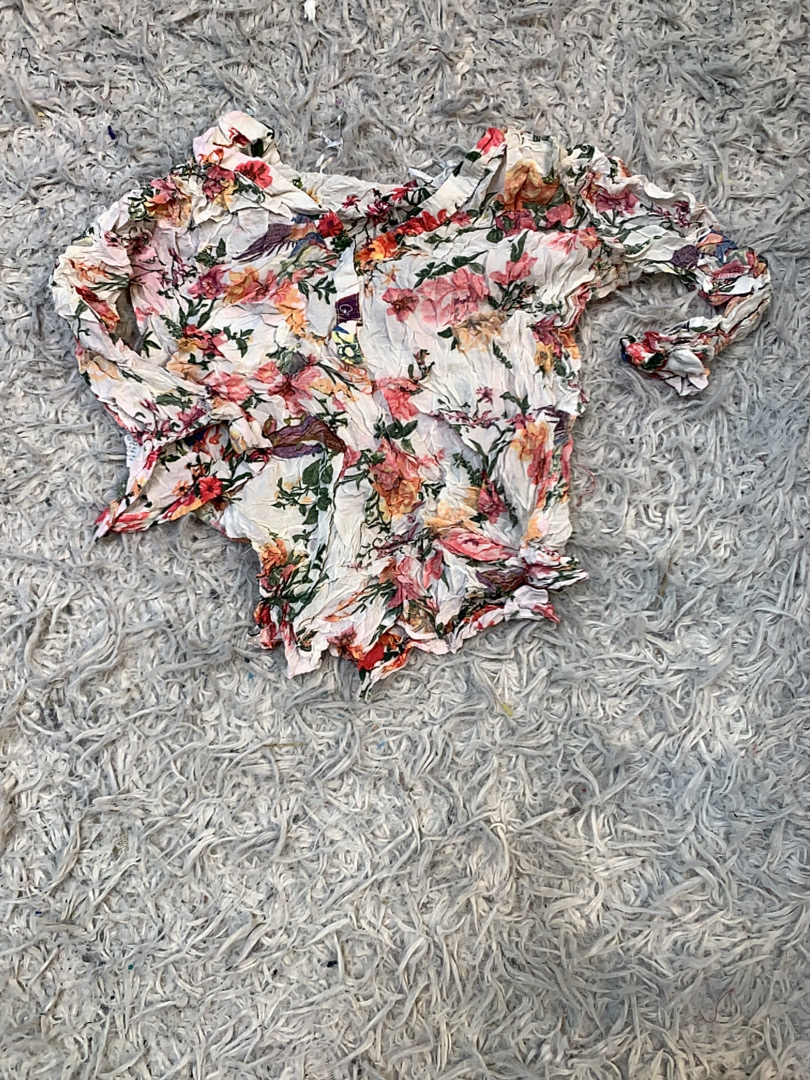 フローラルブラウス