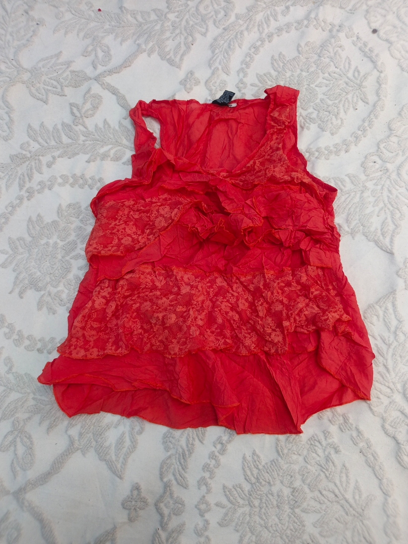 レッドラッフルトップ