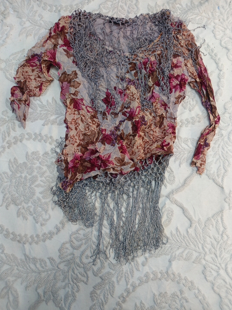 タッセル付きフローラルトップ