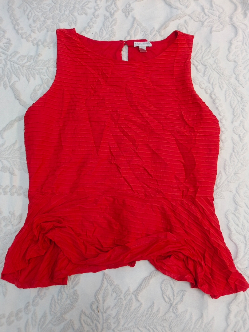 Top rosso senza maniche