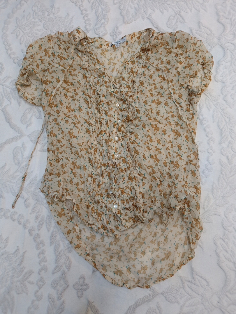 フローラルブラウス