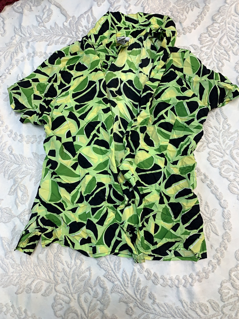 「Kim Rogers Essentials ショートスリーブシャツ」