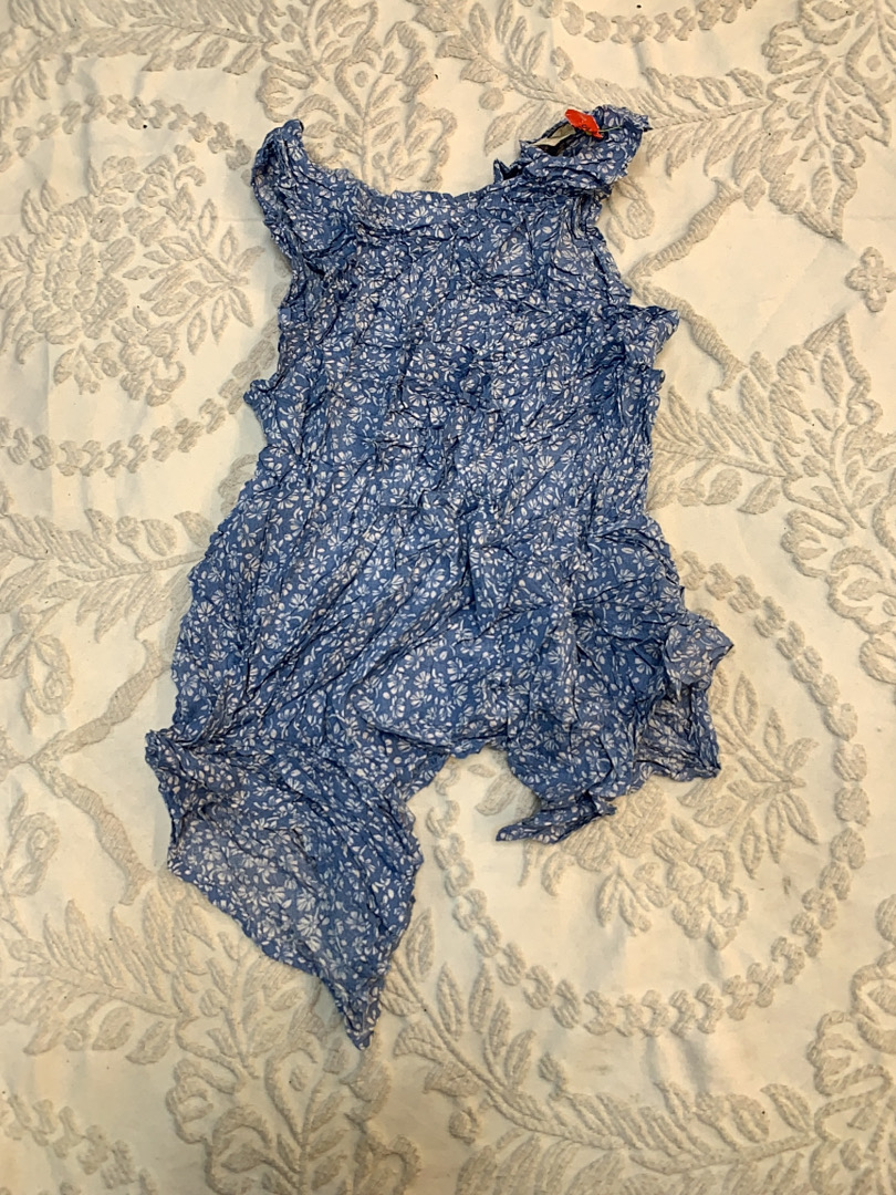 青い花柄ロンパース
