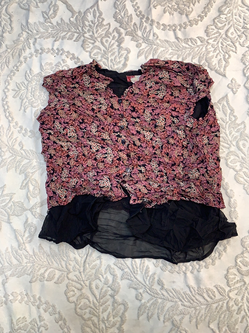 花柄のブラウス