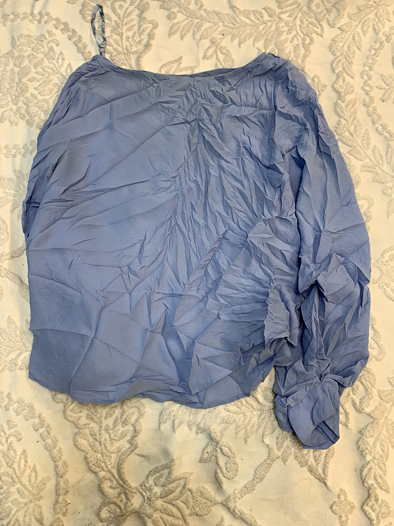 Top a maniche lunghe azzurro chiaro