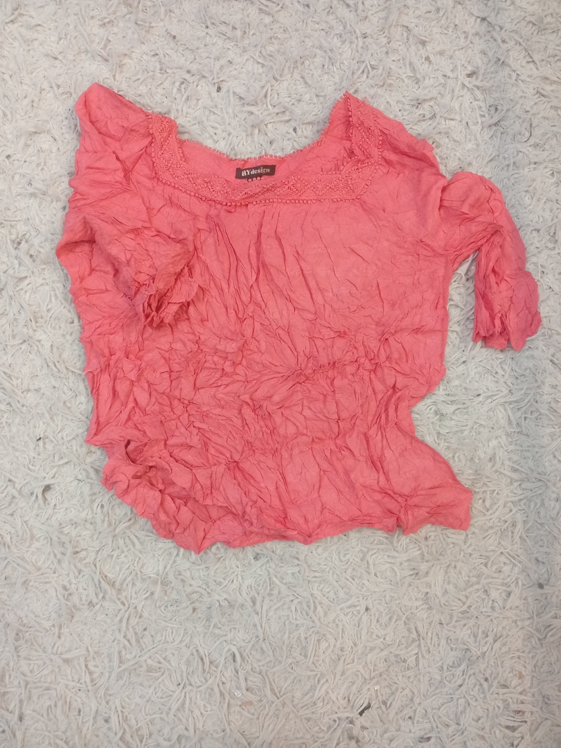 ピンクブラウス