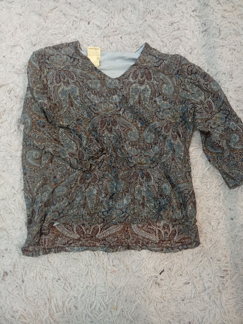 ペイズリー柄のトップ