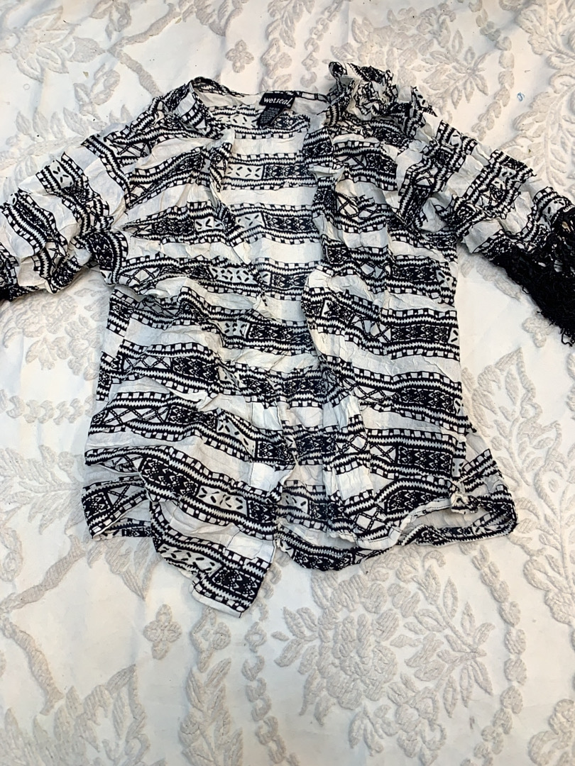 Top a righe nere e bianche Wet Seal