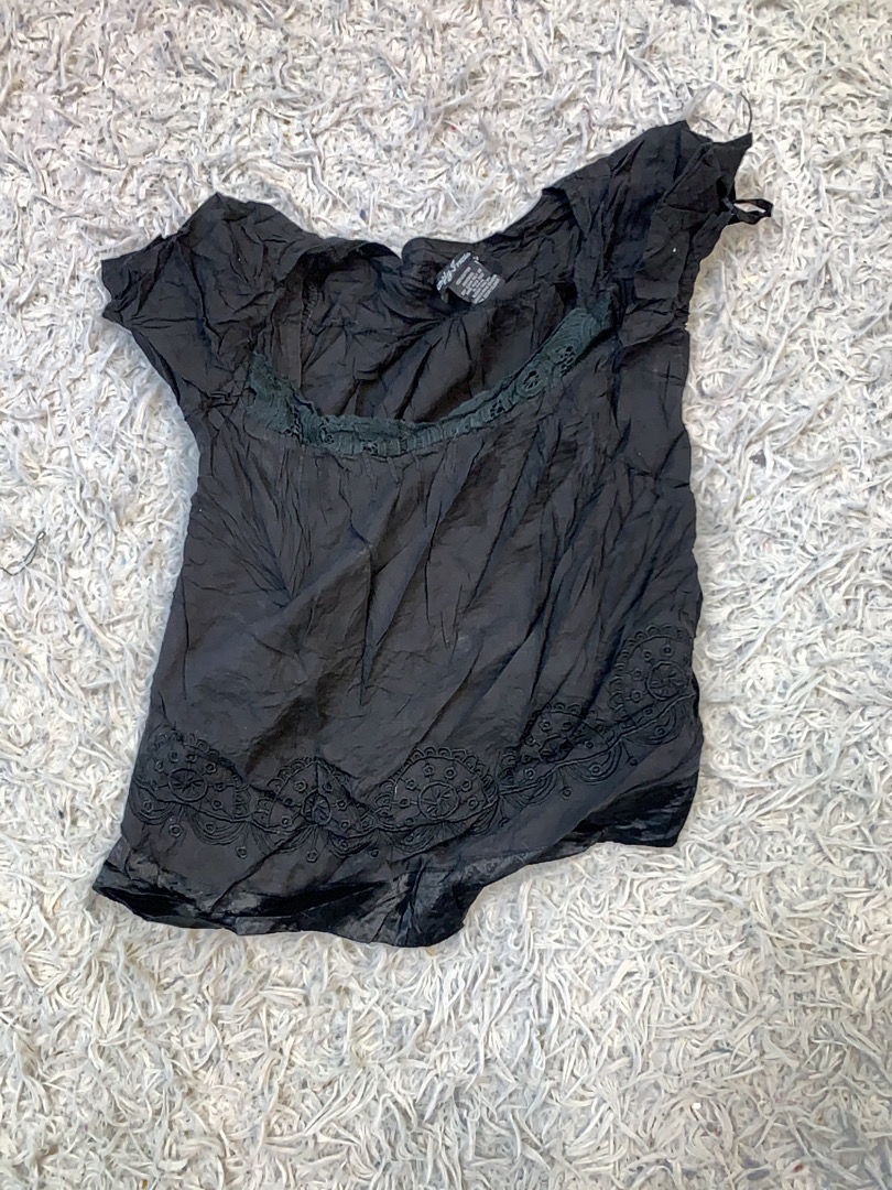 Blusa Negra Simplemente Irresistible