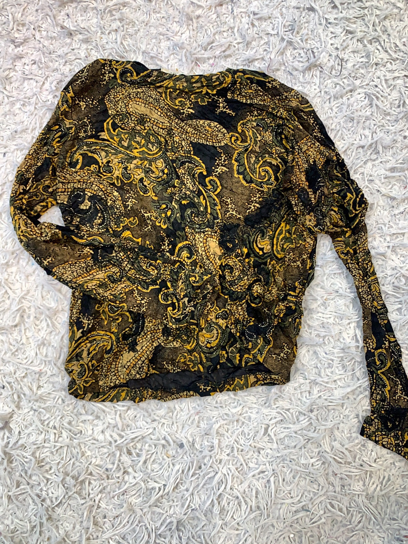 Top de manga larga con patrón de paisley