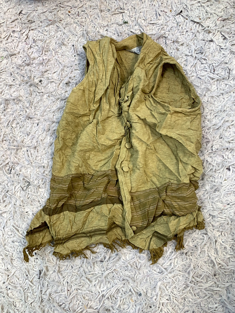 オリーブグリーンリネンベスト