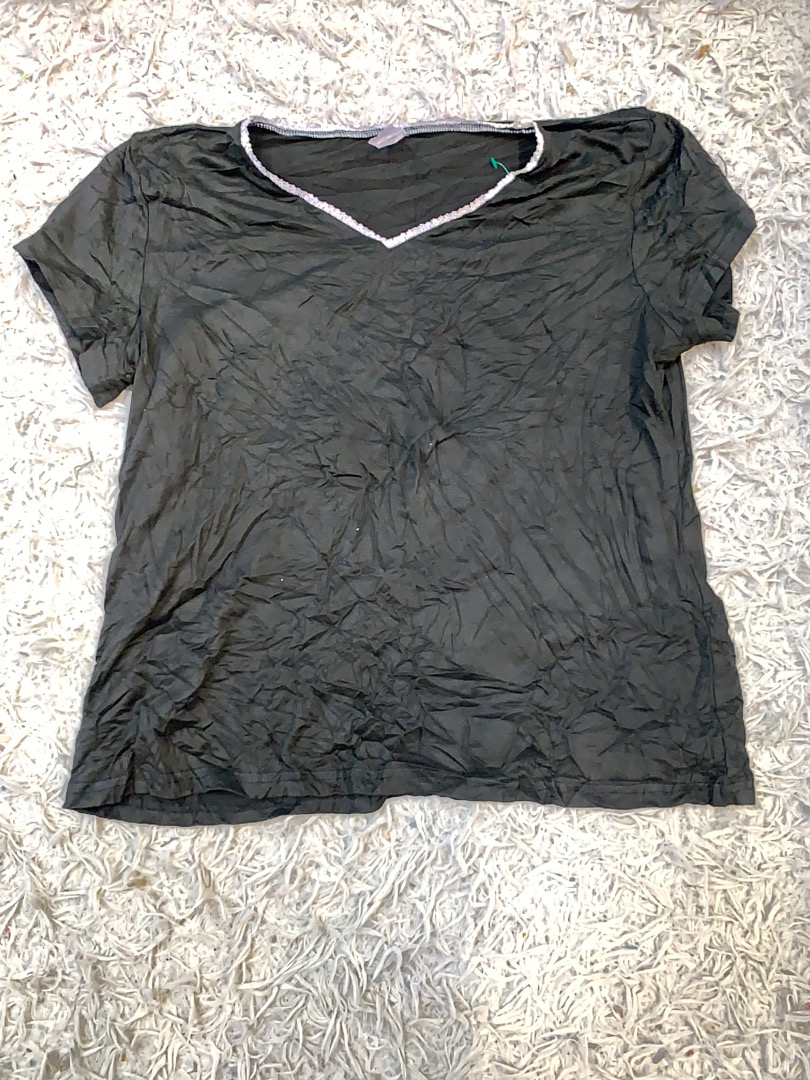 Schwarzes Kurzarmoberteil