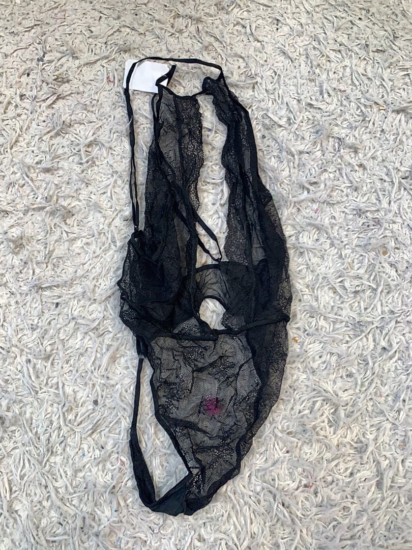 ブラックレースボディスーツ
