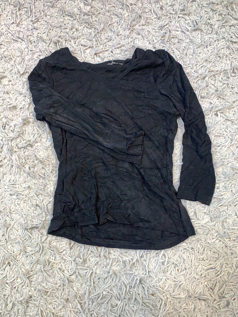 T-shirt long noir à manches longues