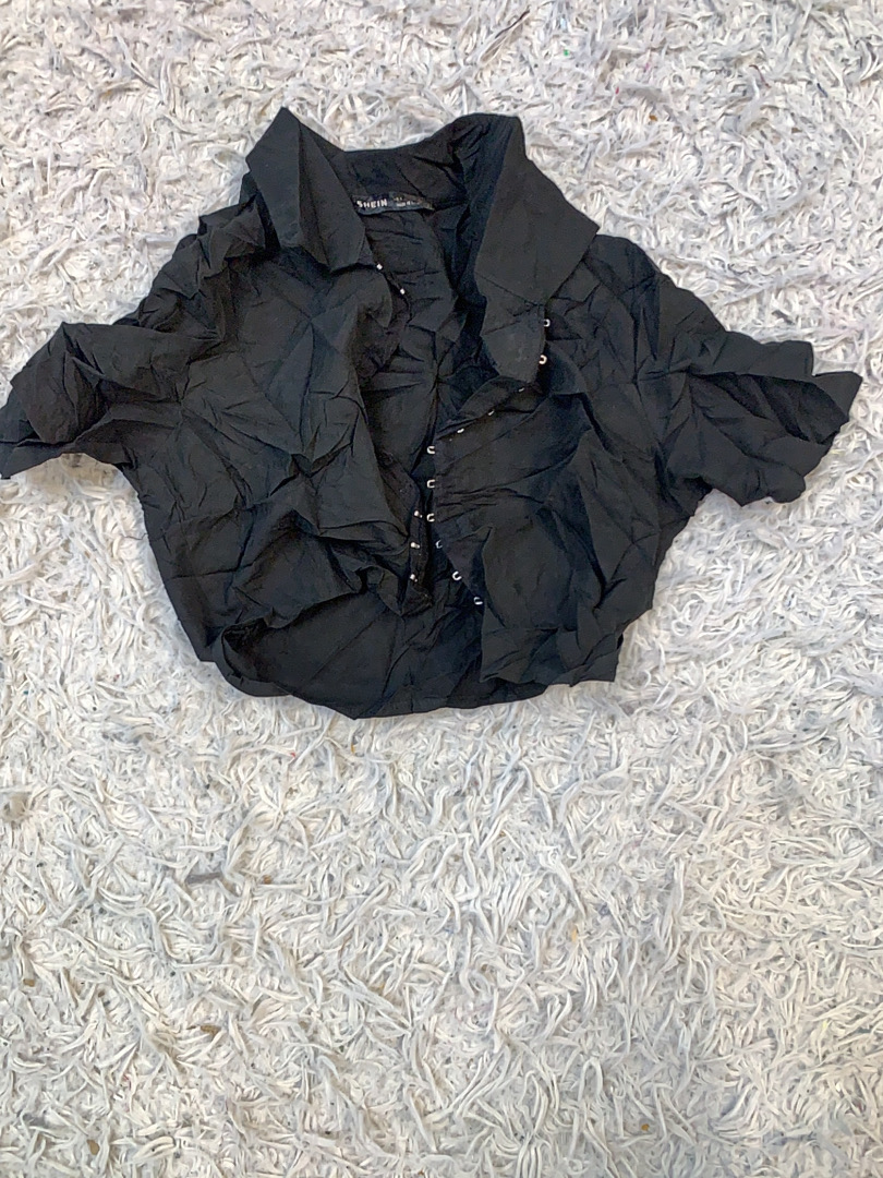 Camicia nera con bottoni