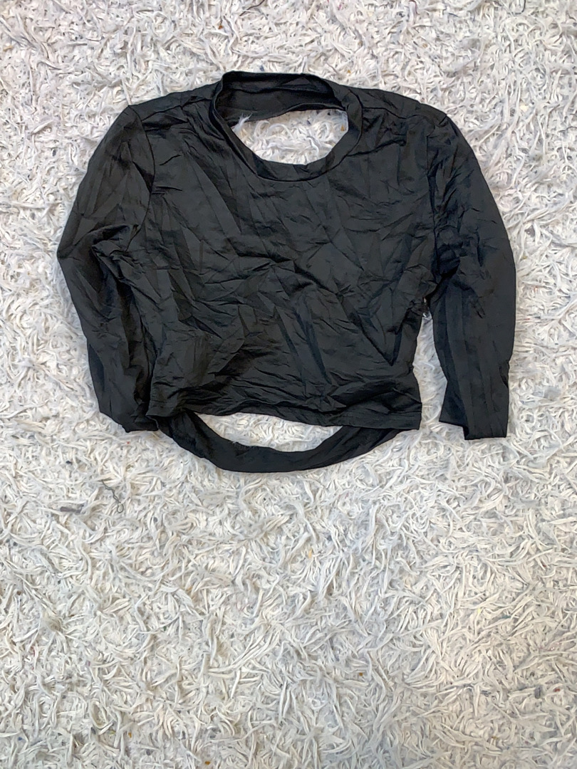 Haut noir à manches longues