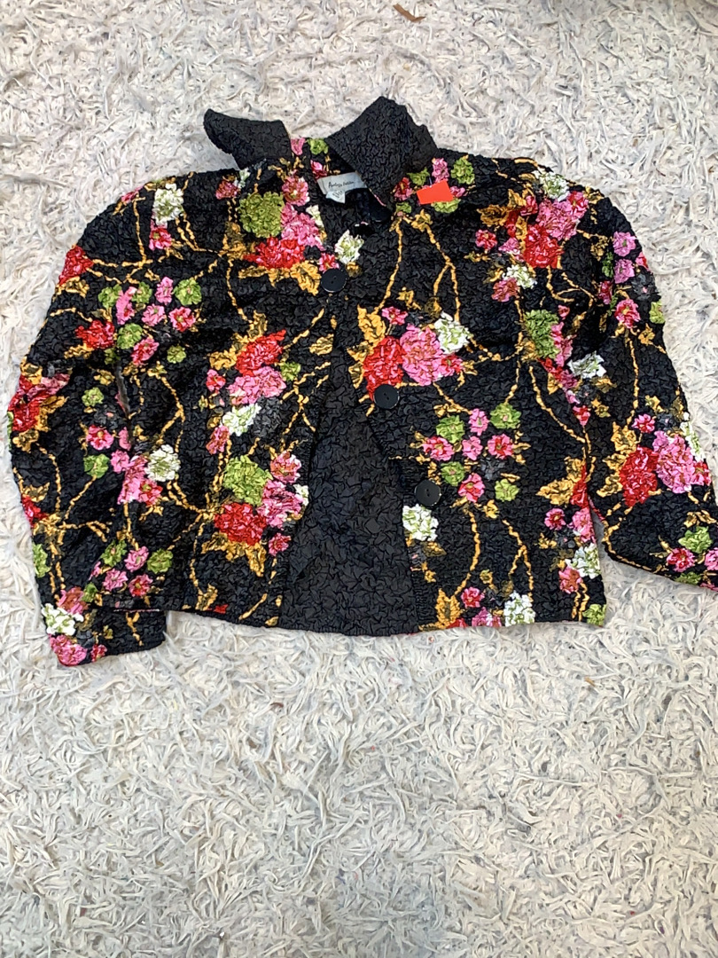 Black Base Floral Embroidered Long Sleeve Jacket w..