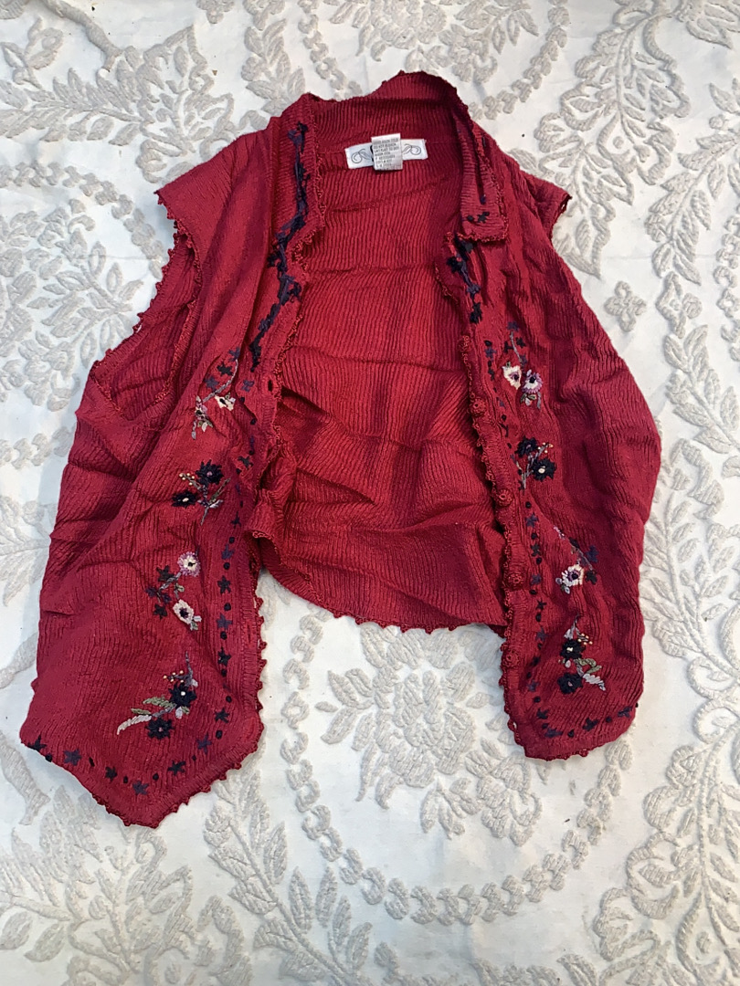 Red Floral Embroidered Cotton Sleeveless Vest - Si..