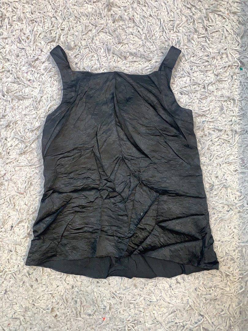 Madison Schwarzes Satin-Cami-Top