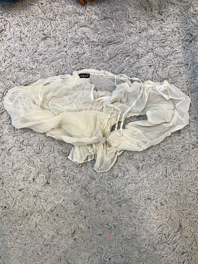 Blusa de Renda com Babados Pepe