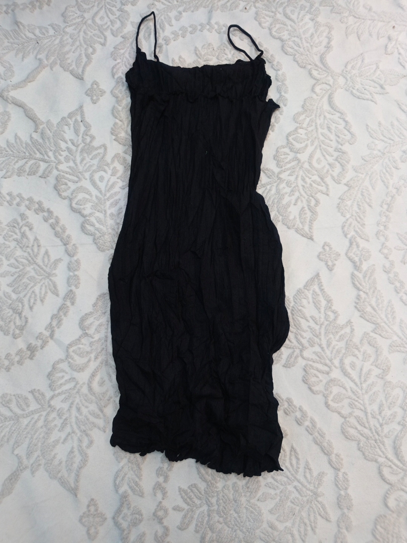 Schwarzes geripptes Rüschentop