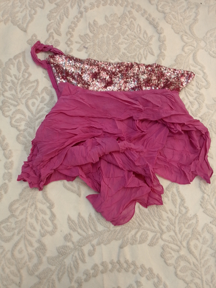 Blouse à sequins rose à épaule unique BCBG Max Azr..