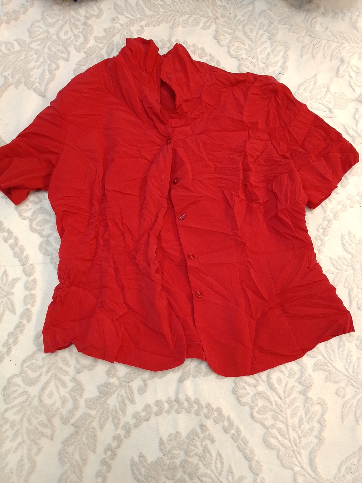 Blusa Vermelha com Babados e Mangas Curtas