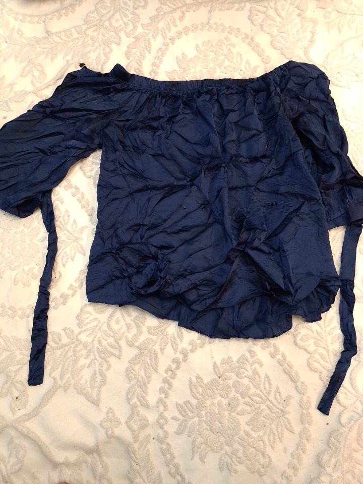 Blouse à volants décolletée de Fashion Nova