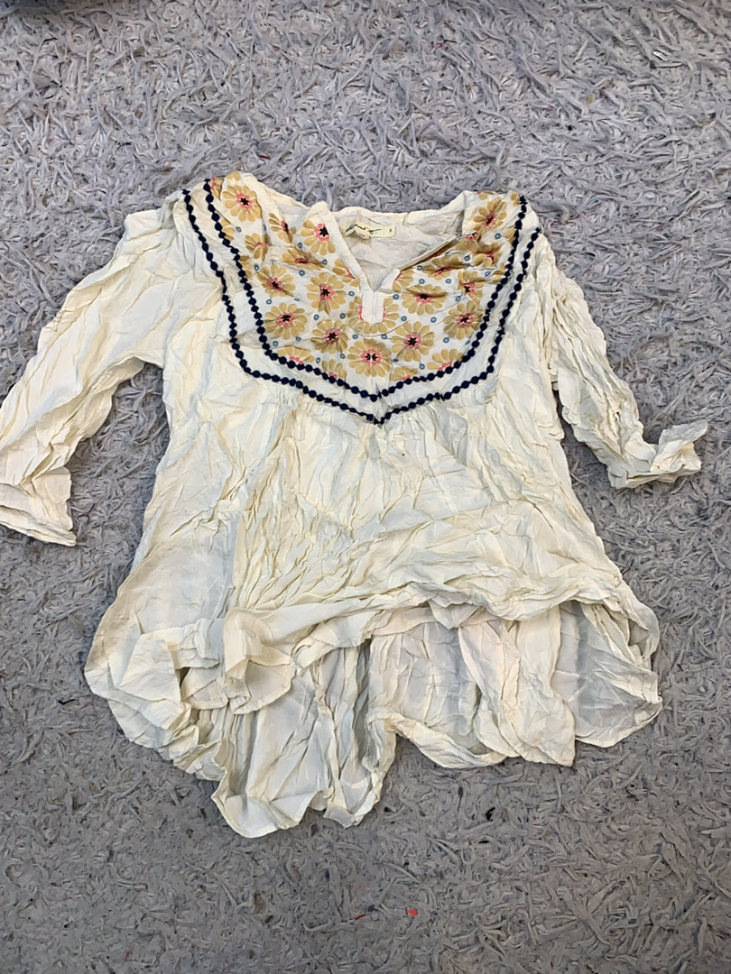 Comme Toi Embroidered Blouse
