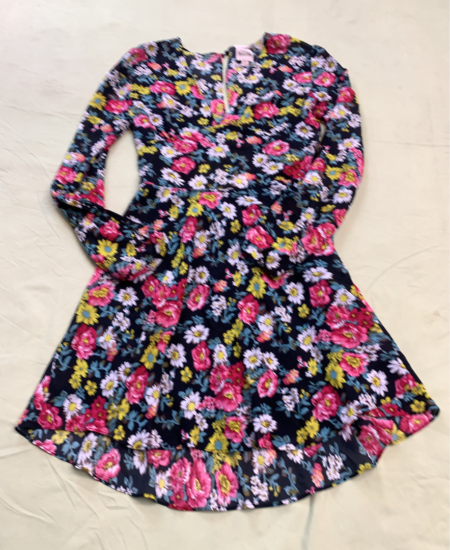 Abito floreale a maniche lunghe