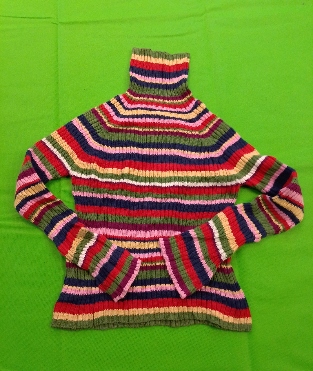 Gestreifter Rollkragenpullover