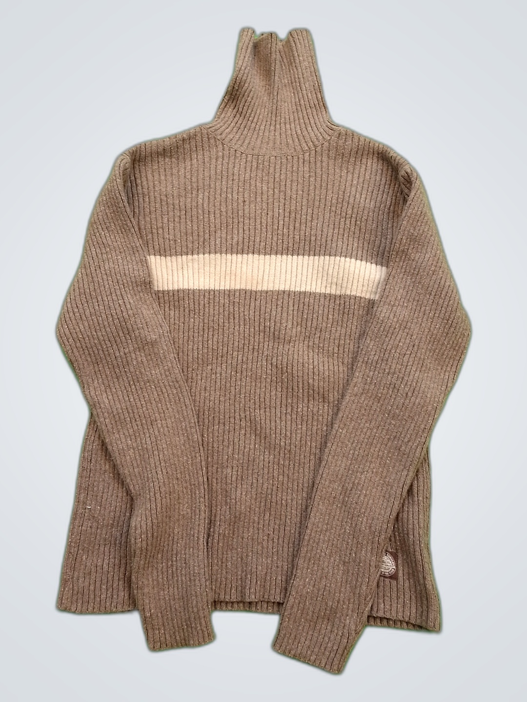 Brauner gerippter Rollkragenpullover