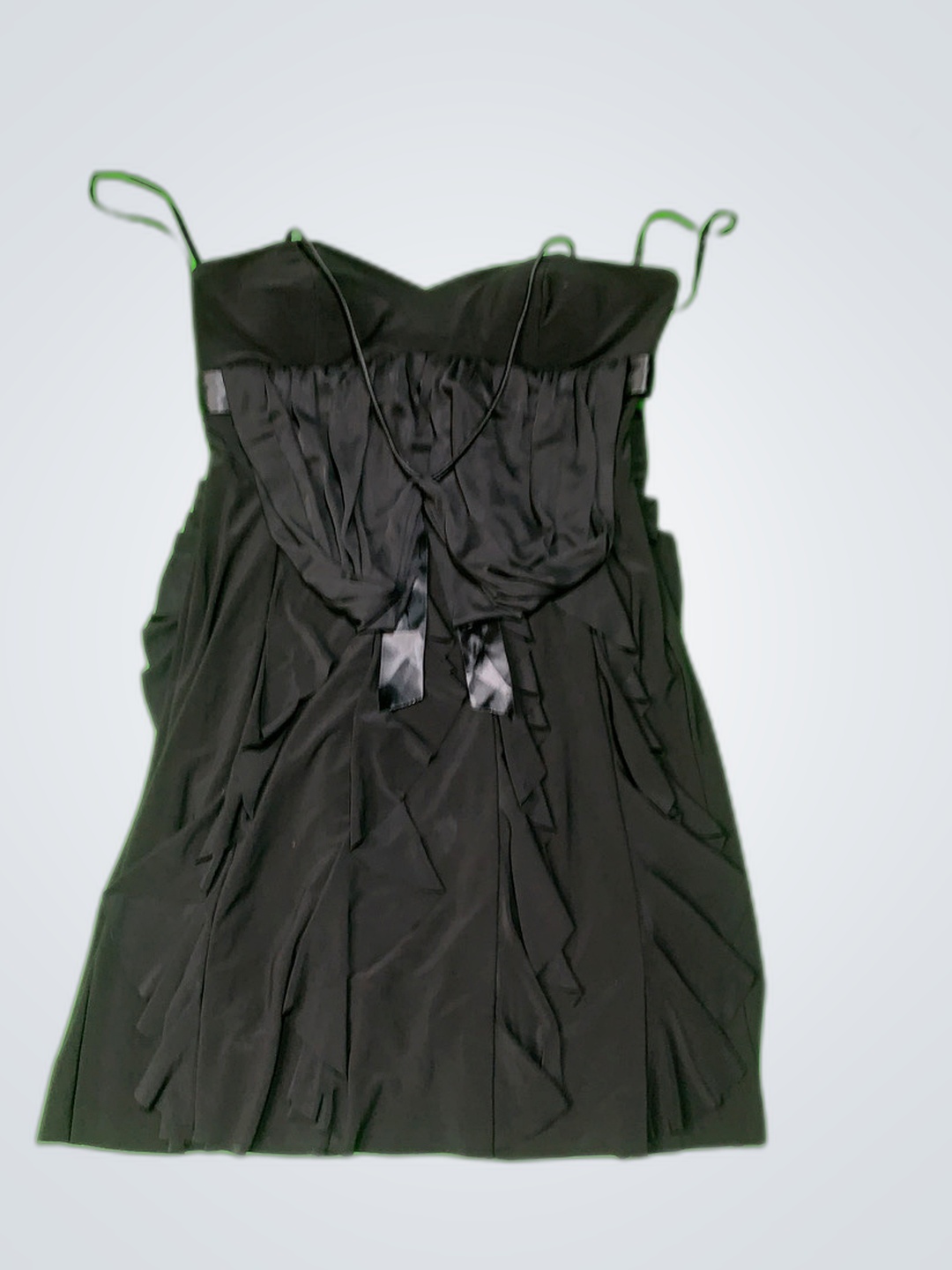 ブラックラッフルドレス