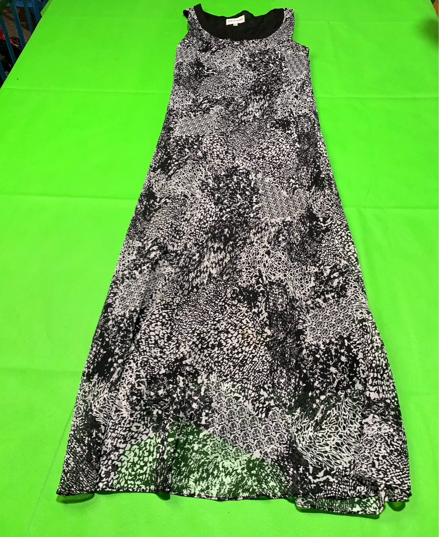 Studio II Black and White Printed Maxi Dress