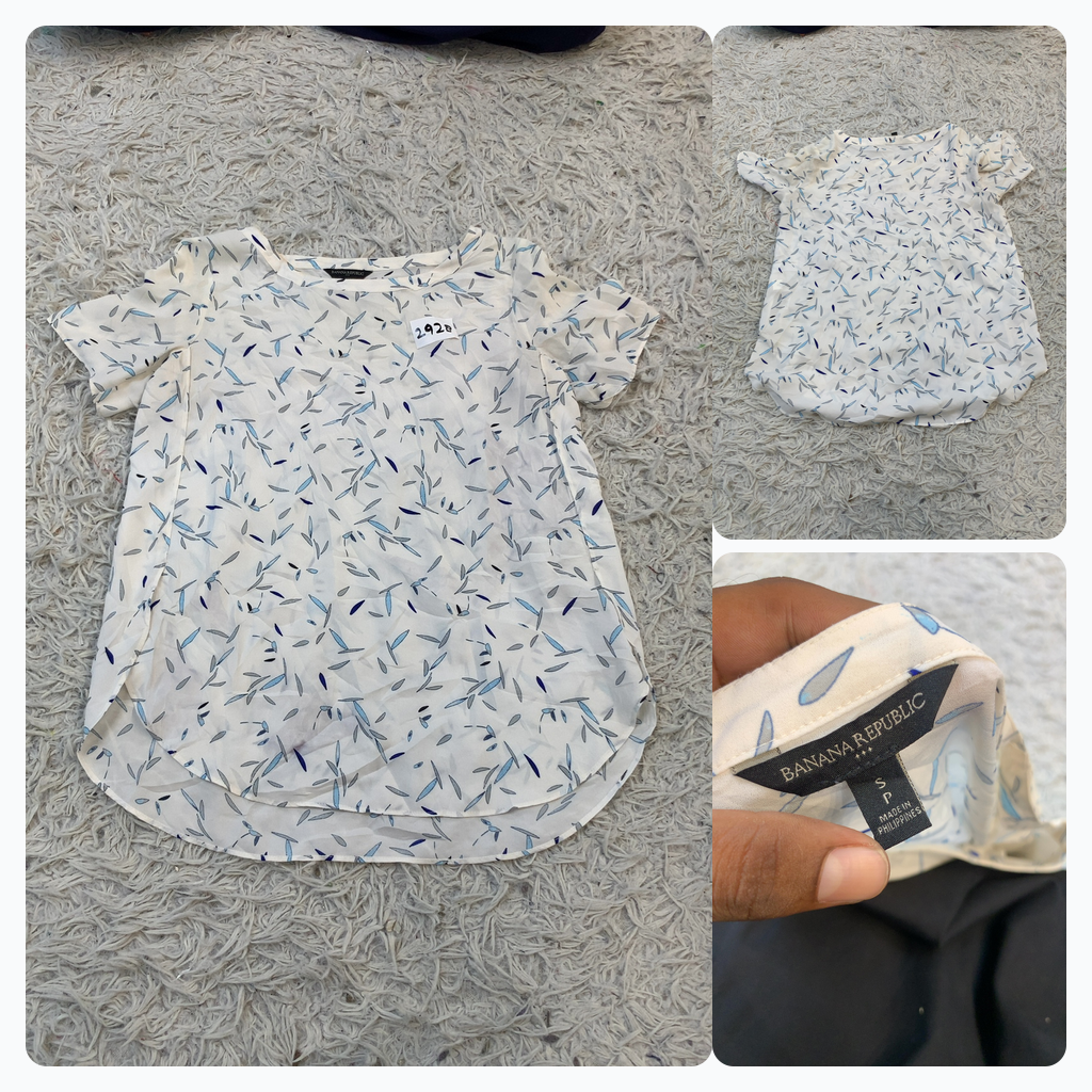 Blusa de estampado floral de Banana Republic