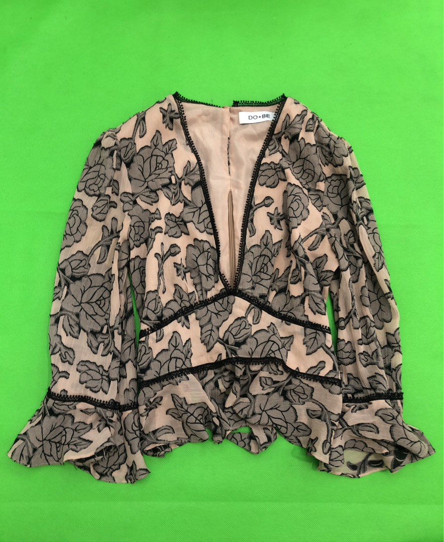 DO+BE プリントラッフルブラウス