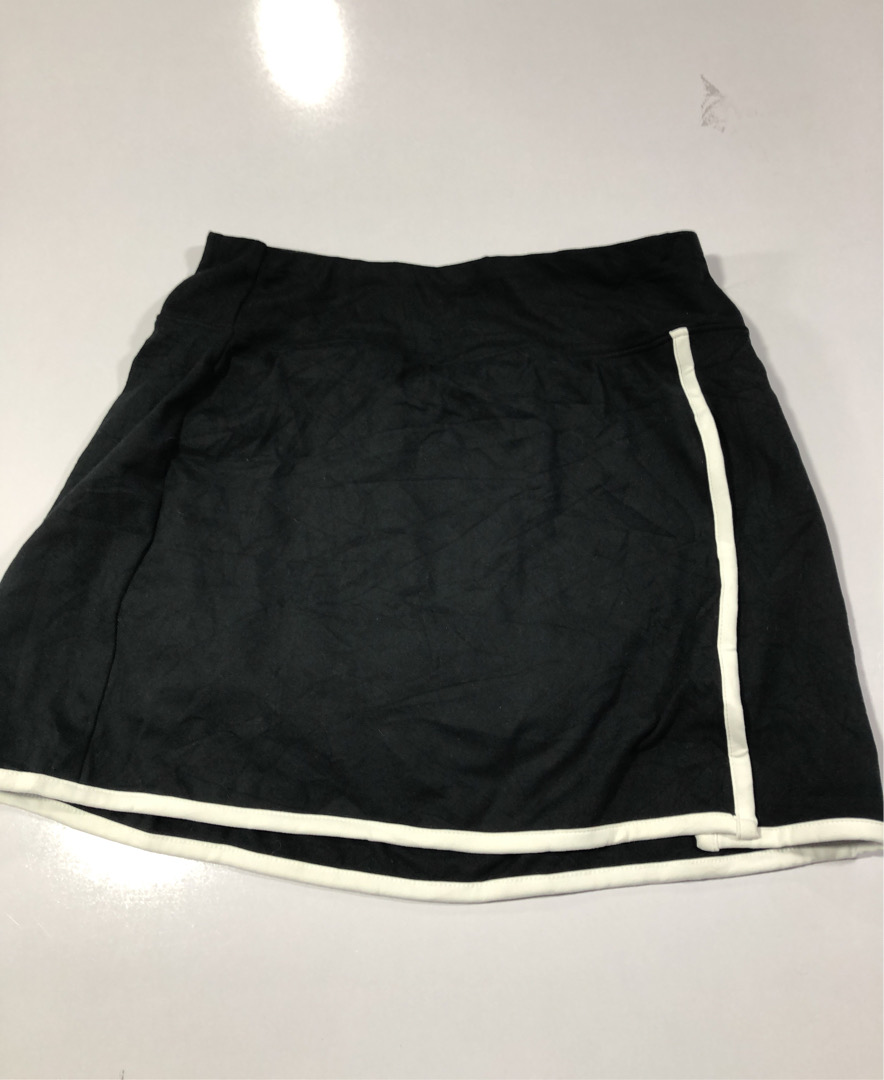 Gonna nera con bordatura bianca