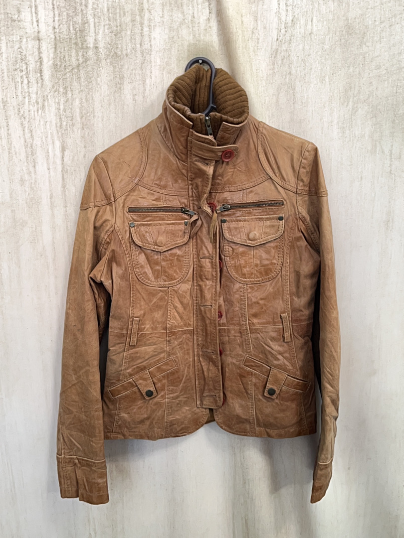 Veste en cuir marron avec col en fourrure